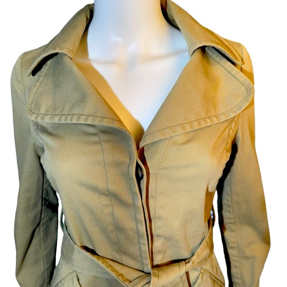 Valentino Trench Coat Sz M Long Sleeves Made in Italy Buttoned Closure Belted - Picture 5 of 11